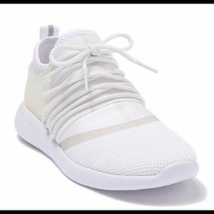 Favletics white sneakers sz 7